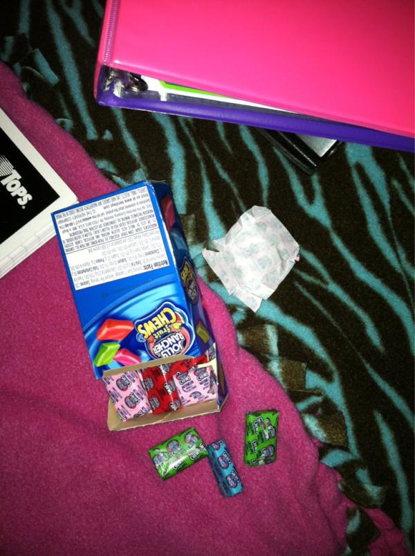 brynn_xo's tweet image. who needs gum when you can have jolly rancher fruit chews?? @alyssaviggs @FUCKYEAHKEVIN #duringclass #tomorrow 😚💚💜