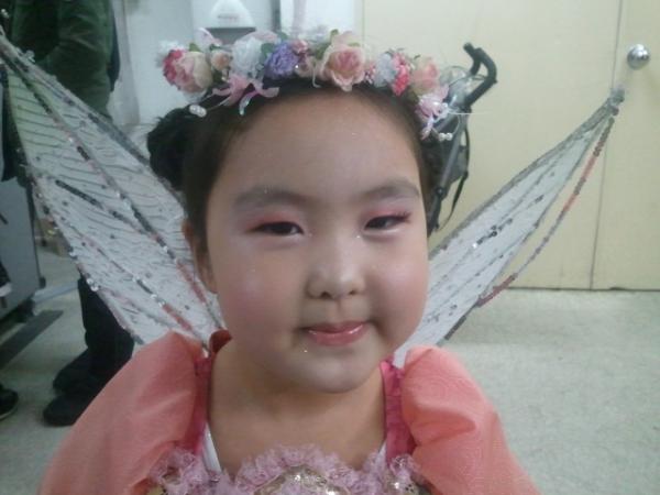 KIMJINA0318's tweet photo. 효경이오늘은어드벤쳐에서숲속의공주가되었어요
이쁘게화���하고무대의상입고무대위에서춤추는모습넘귀여워~~ http://t.co/Mb4fGnXe