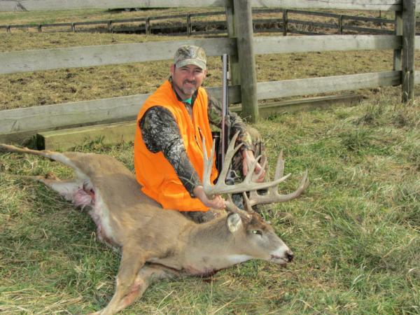Corey Graham's 180 Class Ohio Buck taken with his HBS
