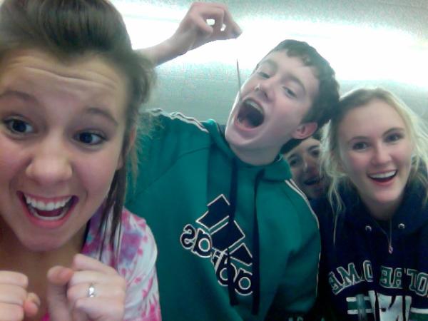 lizafrealaf's tweet image. eating live worms in biology #everydaystuff