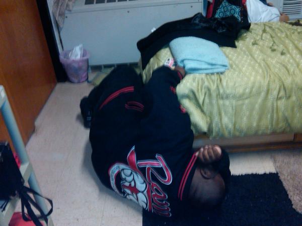 shh_ayye's tweet image. This is what happens when you try to dance like ciara @JGoodiiee #epicfall