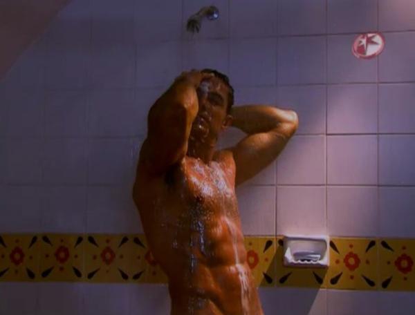 ColungaClub's tweet photo. Recordando a nuestro #Josemiguel ( bañandose ) en #SoytuDueña :) http://t.co/aN13H2KS
