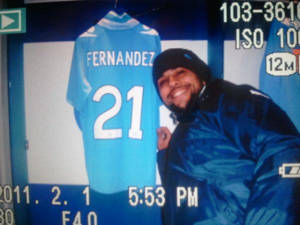 salvo87na's tweet photo. @pajarofernandez bellissima la foto vicino alla tua maglia nello.spogliatoio :-) grande pajaro http://t.co/JM9mMNSO