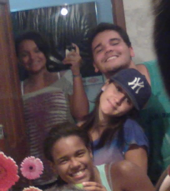 _RafaCalixto's tweet photo. aaaaaaaaaah como eu amo vocês @Lucas_Santos3 @TaTaaRamos @maira_santos2 http://t.co/Sq4u9M46