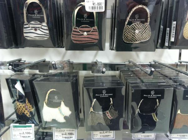 東急ハンズ梅田店 これ バッグハンガーなんです アクセサリーとしてもかわいいでしょ Http T Co Gexygbln