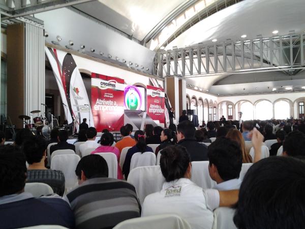 IsaiGuzmanH's tweet photo. Exelente la conferencia "atrevete a emprender" con jorge cuevas! @joseeherreraa @KarenAChairez @netoserrano @feted11_14 http://t.co/aNNQxbGA