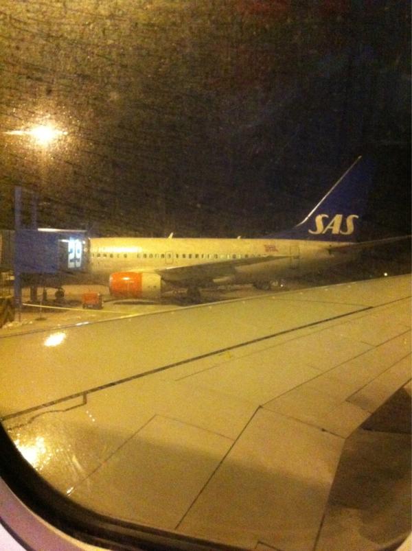 Zabbhiro's tweet photo. Morgenstund på Flesland, på veg til det lovede land... http://t.co/muYzMztU