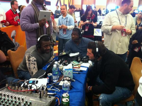 TimTebow's tweet photo. Great convo w/ @michaelirvin88! Nothing like reminiscing about the Gators and Canes haha http://t.co/wetdBBBK