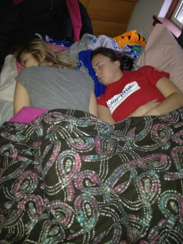 hyler22's tweet image. They like each other? @millsonmills @ohyeahpunk #311love #futonbonding