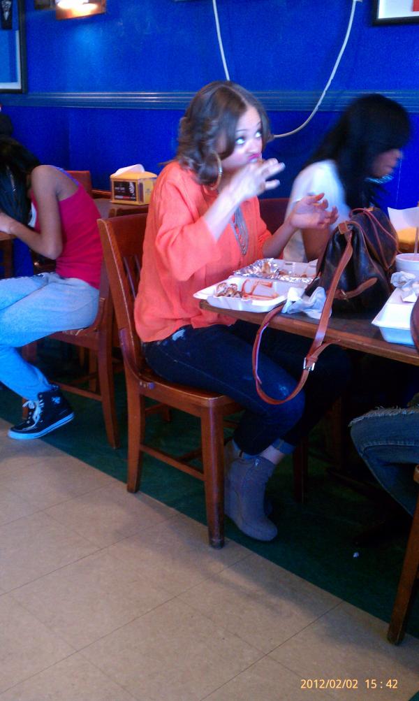 AshGotTheCASH's tweet image. She tryna ready these wings and look cute... #LetThatIshGo !