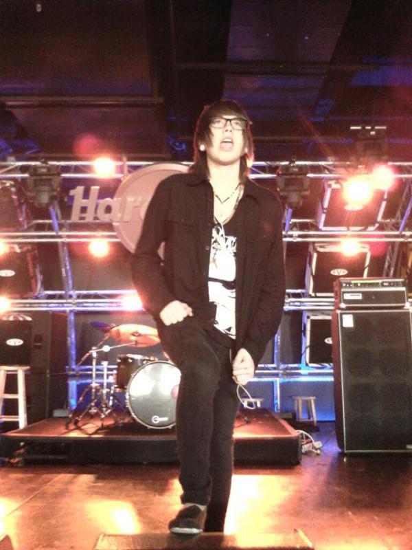 StephenIsBoss's tweet photo. Tonight in Vegas. I look dumb.. http://t.co/qpCFQHio
