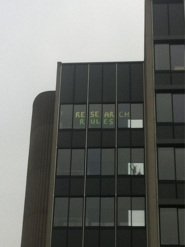 DOZA amuseert zich tijdens de werkuren #promotie #productief