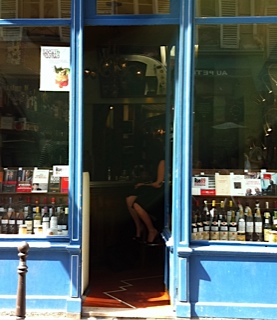 ParisWineBar's tweet photo. @LondonGrill inspired by hole in the wall bars in Marais, Paris http://t.co/C7BQQJ7b