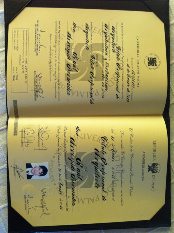 VICO_De's tweet photo. @juanparelo @SelassieFee @LaVeterinauta mi titulo... Somos los graduandos http://t.co/1xNhqIM9