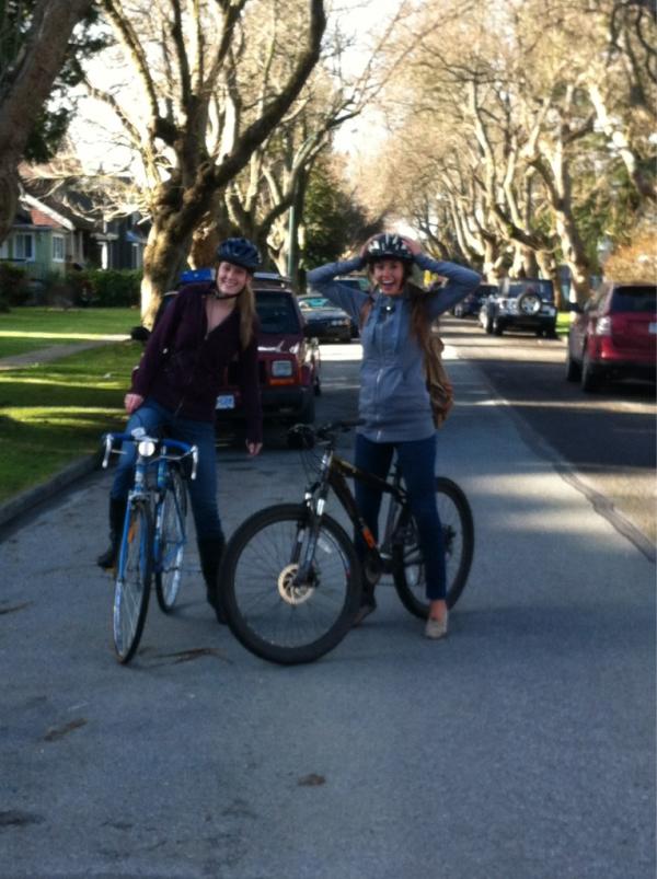 jlamcdougall's tweet photo. The west 10 bike crew! Granville island bound! http://t.co/7raGsTUx