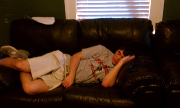 kenn_bro's tweet image. @Reags_13 takin a peaceful nap at the sigg house around five #partyboyproblems