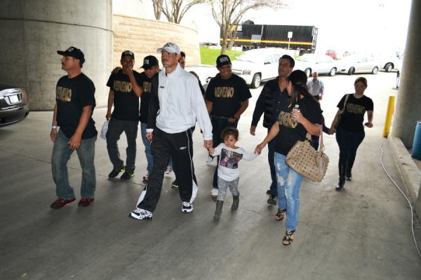 Yo llegando al <a href="/Alamodome/">Alamodome</a> esta tarde con el #TeamVeneno. Llegamos puntuales a la cita.