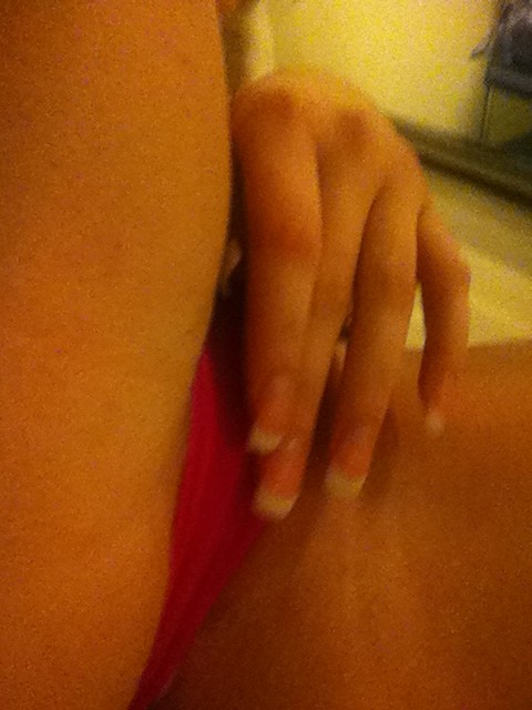 #friskyfriday in the tanning bed http://t.co/9rqaMXAW<a href="/tag/friskyfriday"class="tags">#friskyfriday</a>