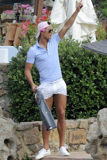 PinkGents's tweet photo. Fashion: How to rock the very short shorts? You need a pair of great legs! http://t.co/n9jp4sqa