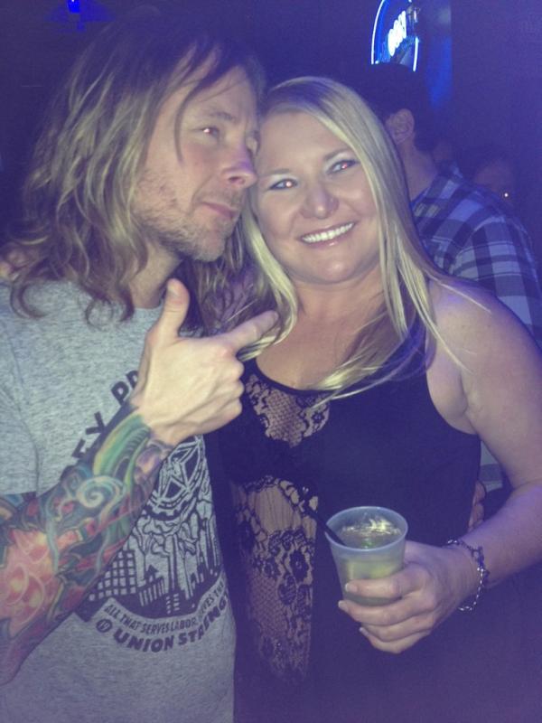 hairrulz's tweet image. Love me some #drowingpool happy bday Stevie!!🎉🎁🎉🎁