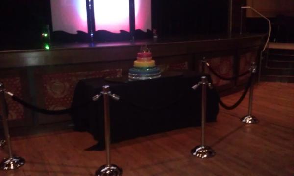 G6Events's tweet image. Our cake has its own security... Haha #vip #cake #swag