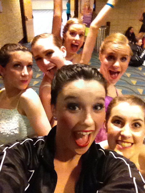 macesavbla's tweet image. #dancingfools