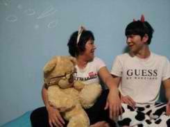 _sowaso's tweet photo. [Jisoo and his Mommy] matching headbands!!:) http://t.co/9jtFIpx2