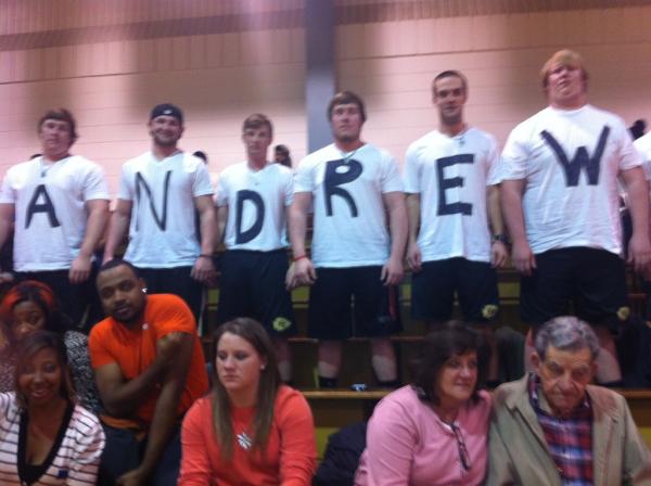 almost_tall13's tweet photo. Mad love to these guys @Zac_220 @Austin_220 @p_stevens72 @chappell2323 http://t.co/oQgRcMuM