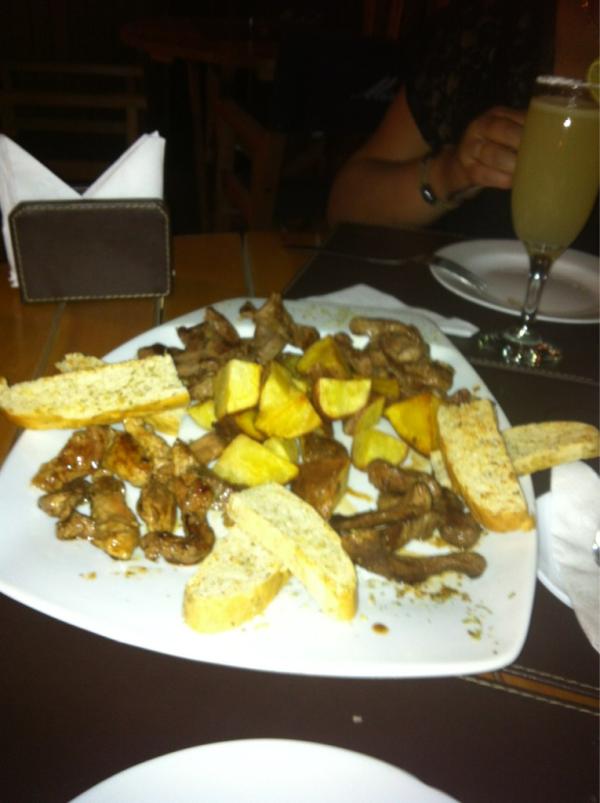 Feliz de haber compartido una cena con mi papa.