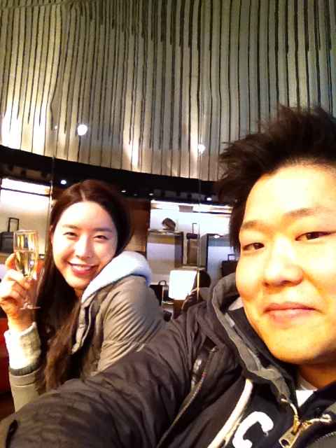 SSKyo's tweet photo. 파리  LV본사에서 vip대접���으며 물건기둘리는중 ㅋ http://t.co/DRE4nAEs