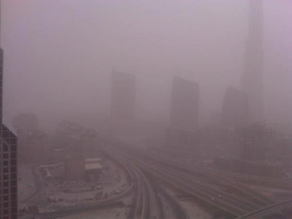 marcgrey79's tweet photo. Serious sandstorm in Dubai today http://t.co/b9g7eqeH