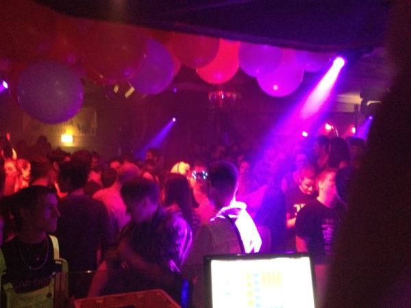 RoderikSchobben's tweet photo. Kiek m goan!!! Drop-inn gaat los! http://t.co/orLoUFMe