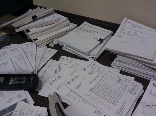 ohhey_its_sarah's tweet image. I lost my highlighter. #paperproblems #fml #ilovemyjob