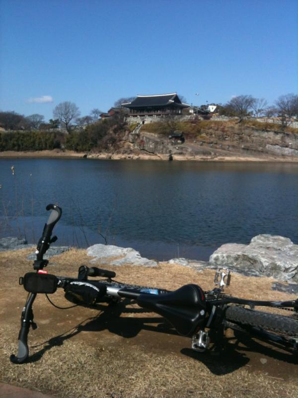 campingin's tweet photo. 진주성 도착 춥다 ㅋㅋ http://t.co/40xAI5Gr