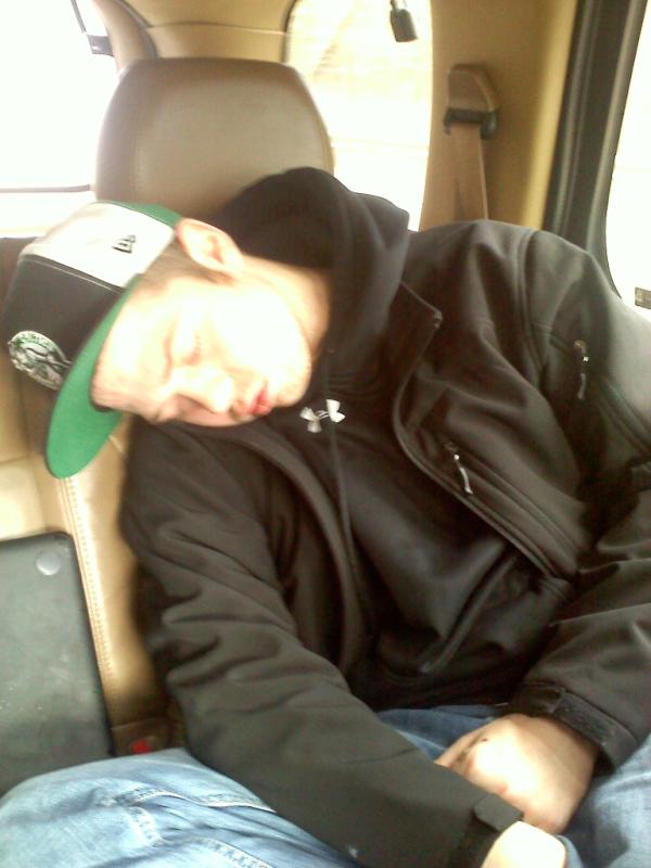 _Simply_Bill's tweet image. Kid clearly went way to hard last nighty #slumpy @itsbigboybaggus