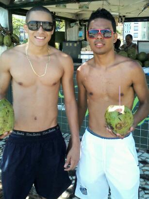 Ewer10n's tweet photo. Praia hje com o @Roberth_R7  #férinhaa http://t.co/lwdTdivS