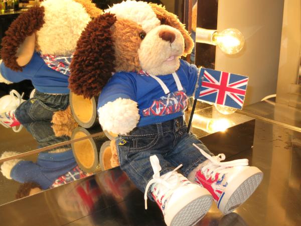BGT's tweet photo. And here's #VeryImportantPaws hanging out in Simon's dressing room. Tut, tut... What will the big boss say? #BGT http://t.co/7YhlfKVt