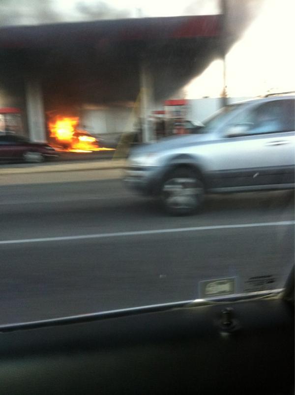 Stookalook's tweet photo. Literally JUST happened at my 7-Eleven!! #inferno #minivan http://t.co/7IYhAOhK