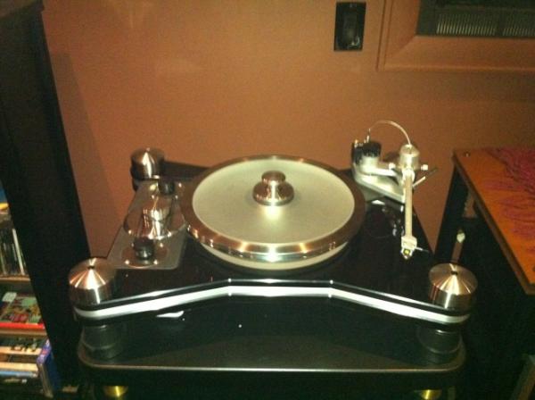 pmbohn's tweet image. Visiting my brother in Calgary, check out his amazing turntable.