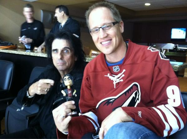 mathewblades's tweet image. Just met the @realalicecooper #solidude