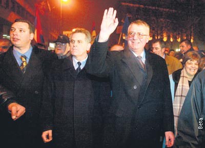 VucicAca's tweet photo. Morao sam ovo da podelim sa vama! Oh, memories.... cc @TomaNikolic http://t.co/OLI6HyaM