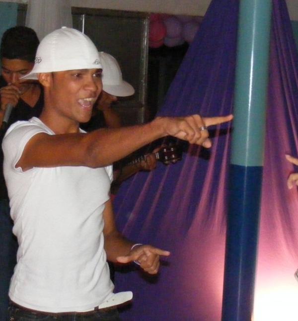 Gato_rocha's tweet photo. Indo assistir "SE BEBER NÃO CASE" 
Com os parceiroos : @sidney_2 & @alanteixeirar 
Té mas trd genteee ! http://t.co/dpMl2OYI