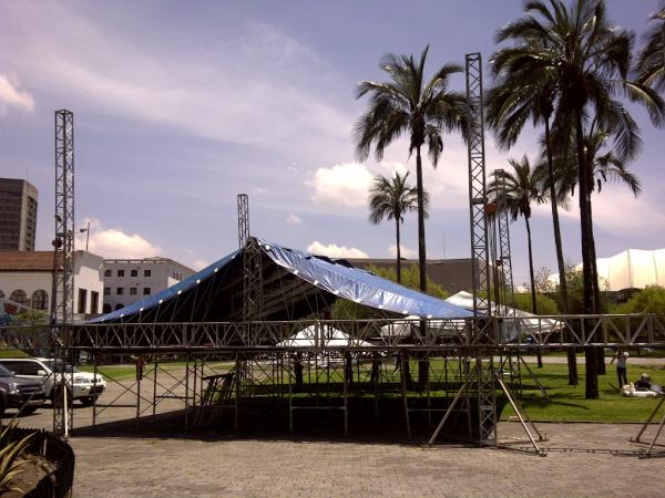 QWEVENTOS's tweet photo. tenemos estructuras para eventos grndes http://t.co/jt9TZEyo