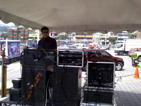 QWEVENTOS's tweet photo. lo mejor en amplificacion http://t.co/UVD39bQI