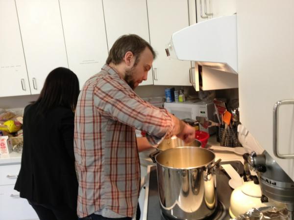 BeccasTweets's tweet photo. @Balihoo team volunteering at the Ronald McDonald House :) Go @scott_sword!! http://t.co/7WD4BUuN