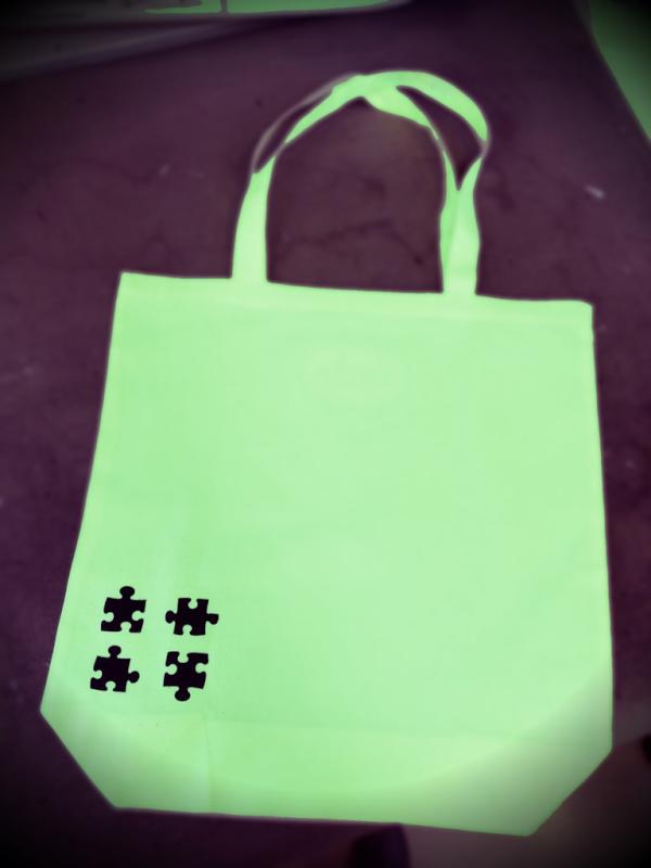 echo_obfc's tweet image. ノベルティー製作中！
卒展まであと3日…!