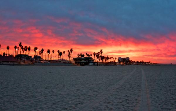 RWImaging's tweet image. This morning's sunrise over Huntington Beach!