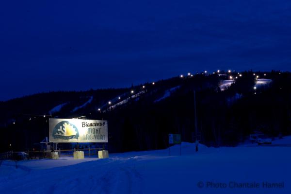 MontLacVert's tweet photo. Aimez notre PAGE http://t.co/sZK7yJYy 
Que du PLAISIR en HIVER au MONTLACVERT! La plus HAUTE montagne ÉCLAIRÉE du SLSJ http://t.co/yyvQyDc3