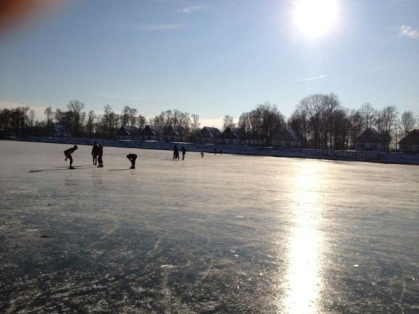 MJR_G's tweet photo. #schaatsen kan uitstekend op de #bagger van #landgoed #hommelheide. #susteren #zuidlimburg #natuurijs @plazahomheide http://t.co/ISOyWjqr