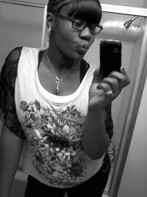 Watch CrudWoman's leaked NSFW photo on TwXstars